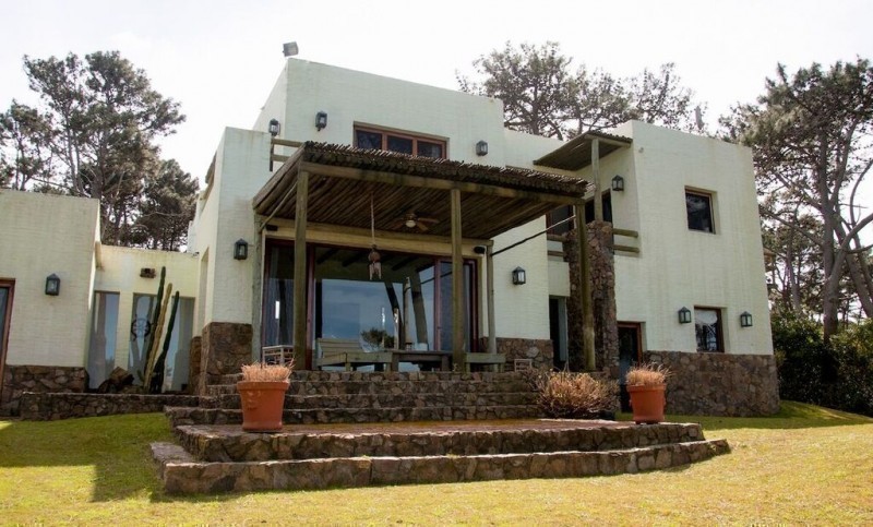 Excelente casa en alquiler en La Barra con piscina climatizada